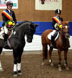 Kreismeister im Springen v.l.: Stina Packheiser, Hanna Hünemörder. Foto: Zcygan